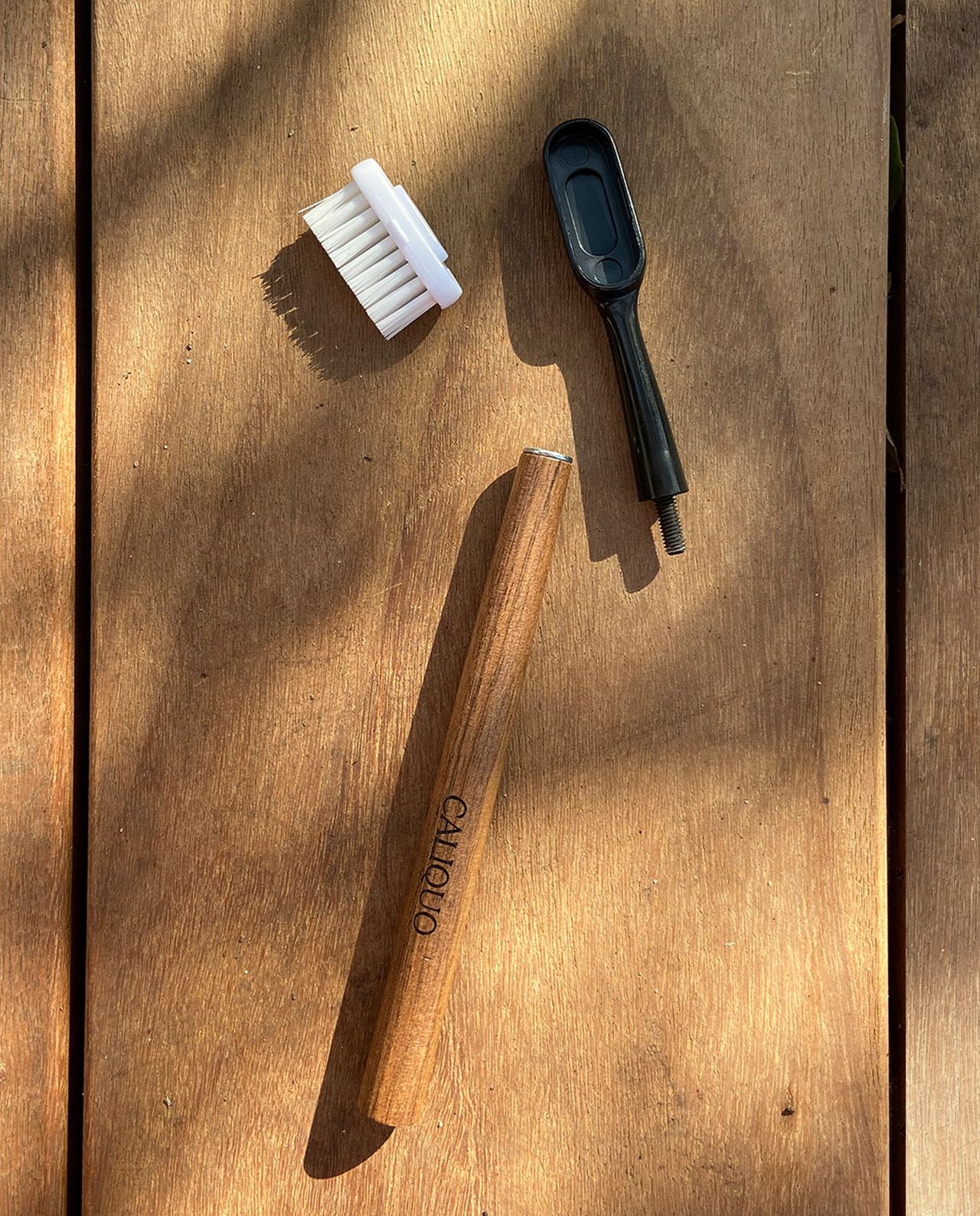 marché commun caliquo brosse à dents écologique en bois fabriquée en France rechargeable zéro déchet noyer