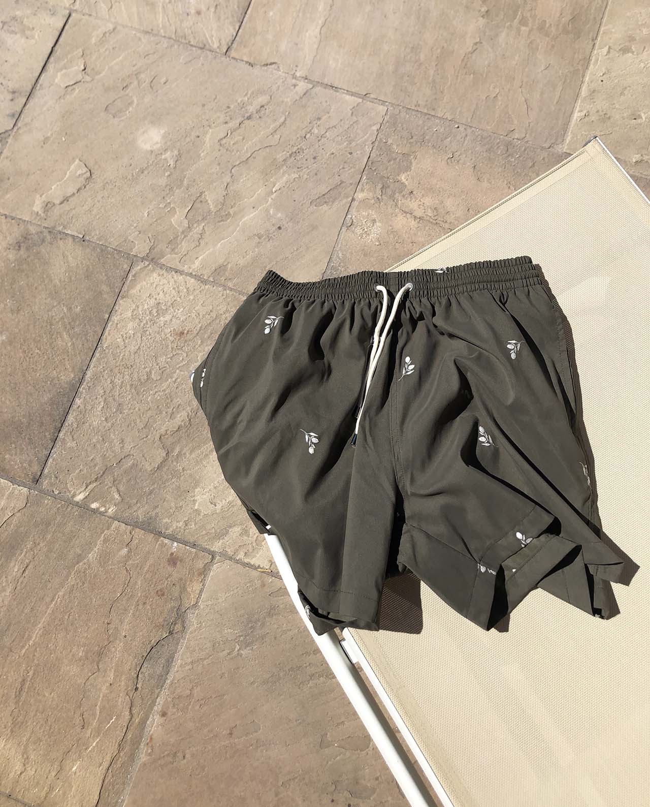 marché commun calanque swimwear maillot de bain homme polyester recyclé brodé éco-responsable éthique kaki oliviers