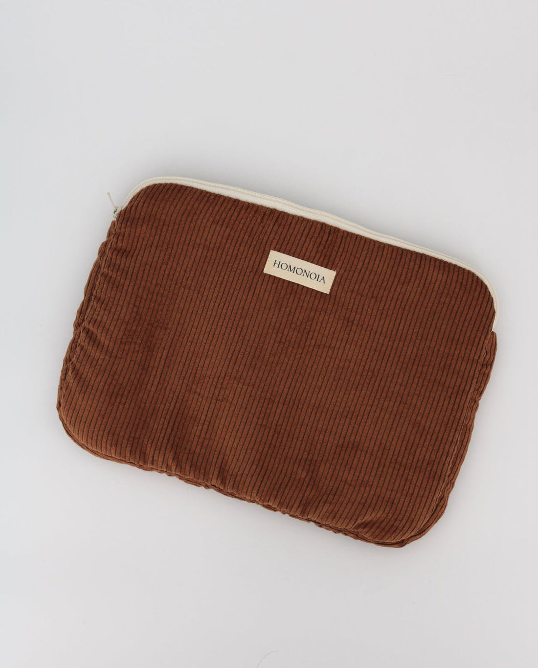 marché commun homonoia housse ordinateur upcyclée éco-responsable éthique velours côtelé marron