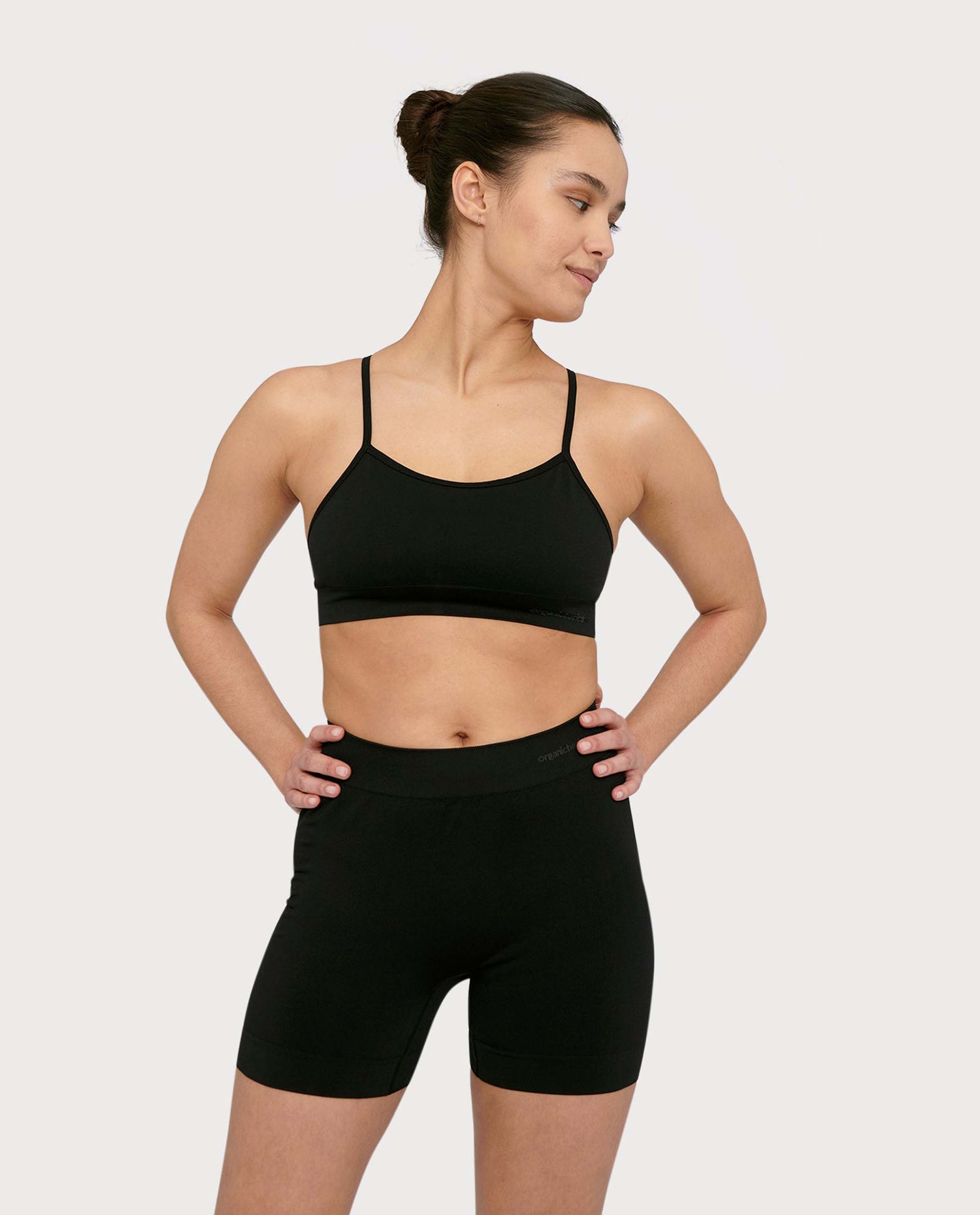 marché commun organic basics short sport yoga femme recyclé noir