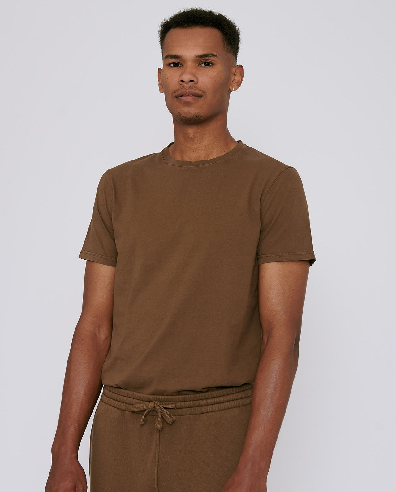 marché commun organic basics t-shirt homme coton biologique terra toned marron