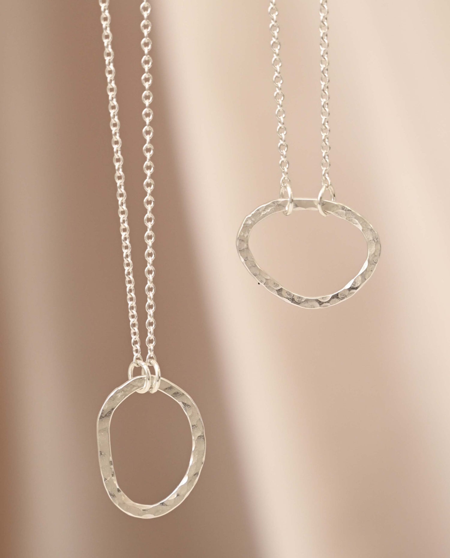 marché commun wild fawn jewellery collier pendentif oval argent martelé recyclé ethique